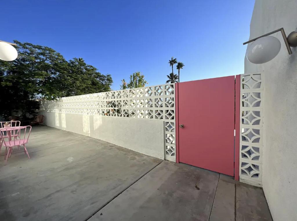 The Pink Paloma - A Barbie Inspired Villa In بالم سبرينغس المظهر الخارجي الصورة